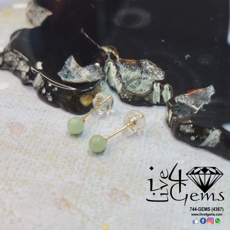 14kt Gold Light Green 4mm Jade Stud