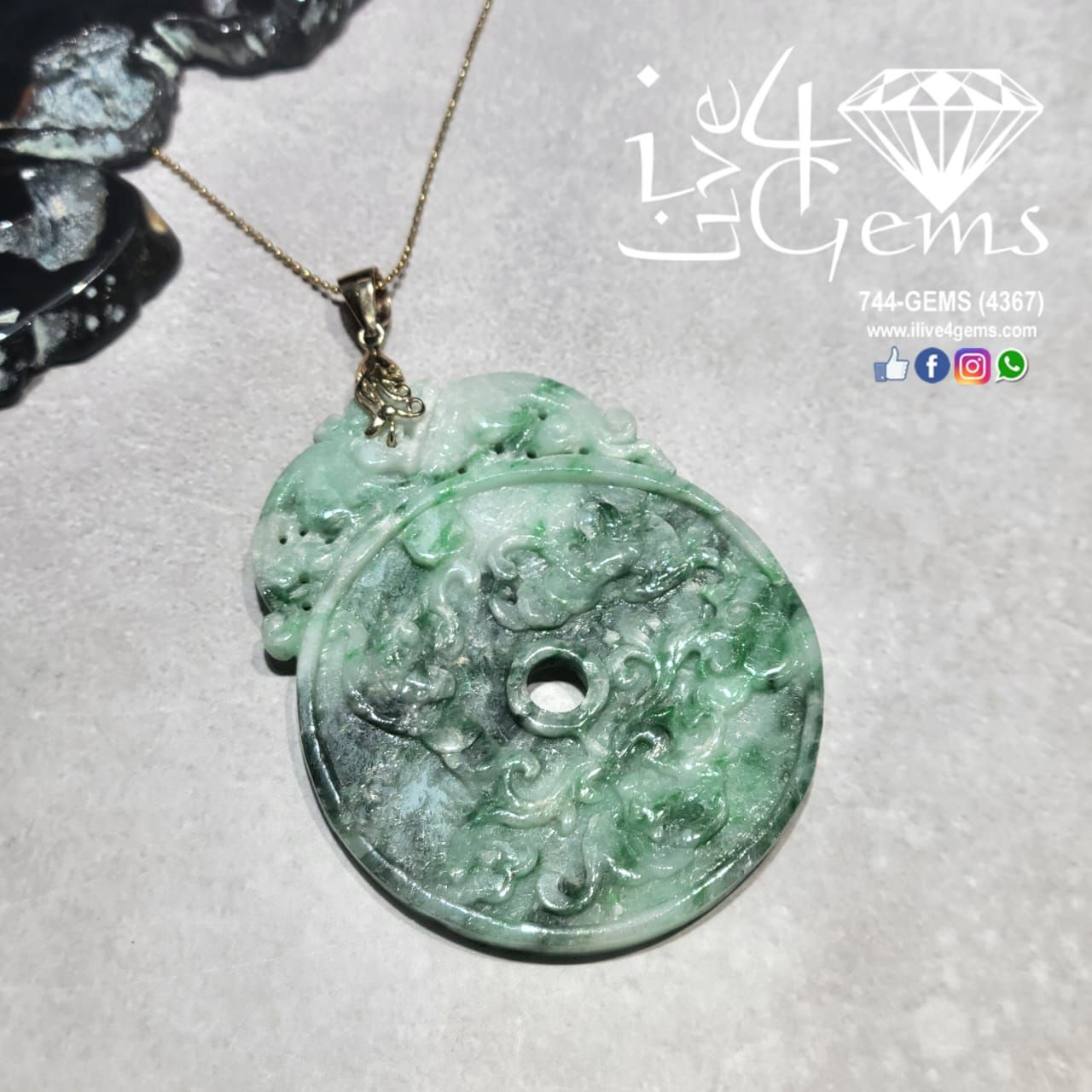 14kt Carved Jade Pendant w Chain