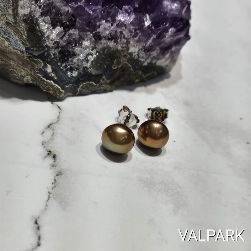 Silver Pearl Studs Brown 9mm