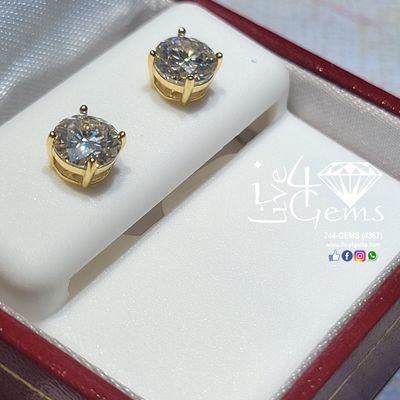 Moissanite Stud