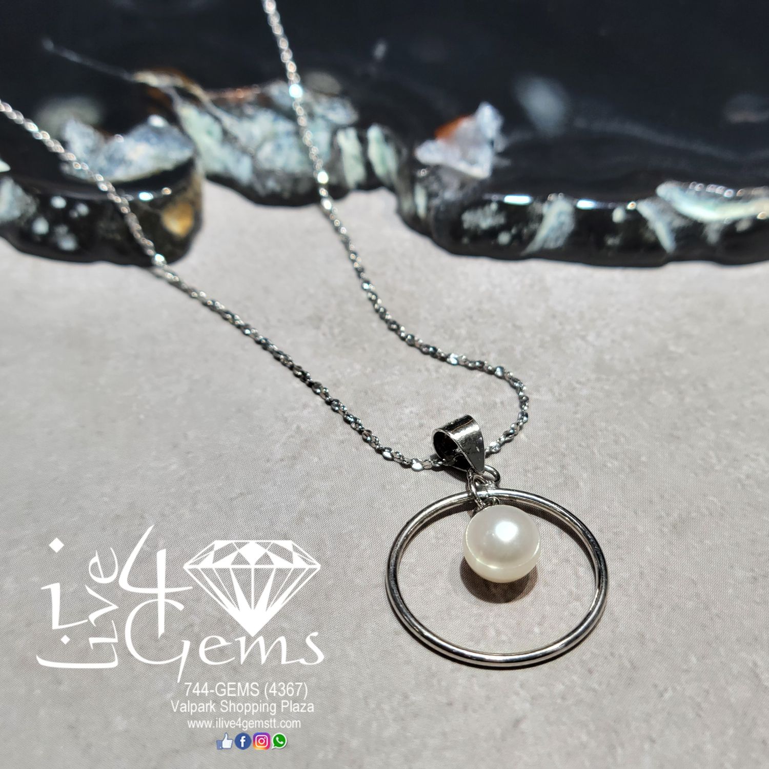 Silver Circle Pearl Necklace