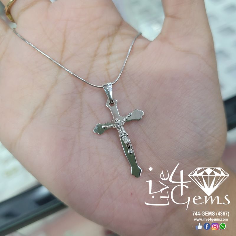 Silver Crucifix Pendant w Chain