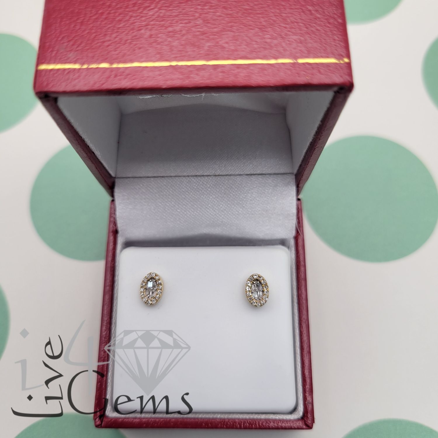 10kty 1/8ctw Dia Oval Baguette Stud