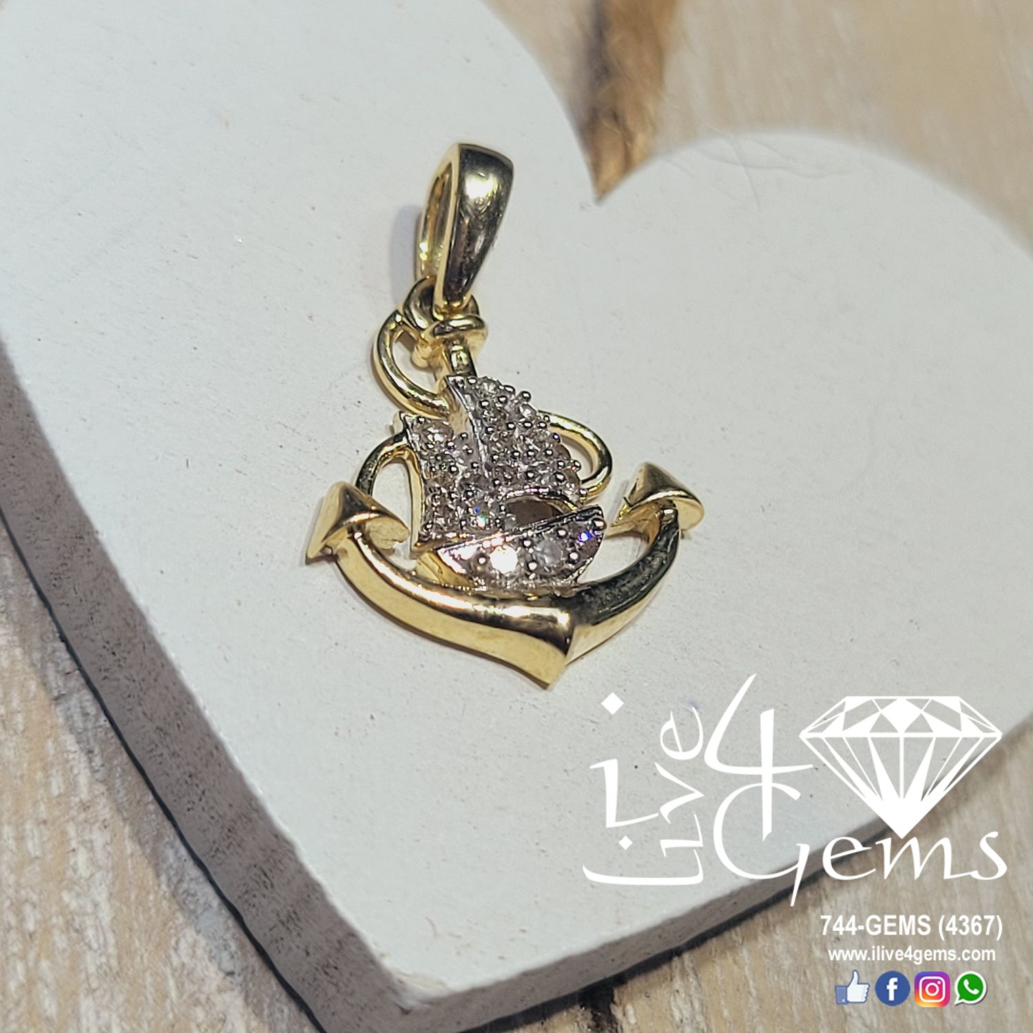1/12ctw Anchor and Ship 10kty Pendant