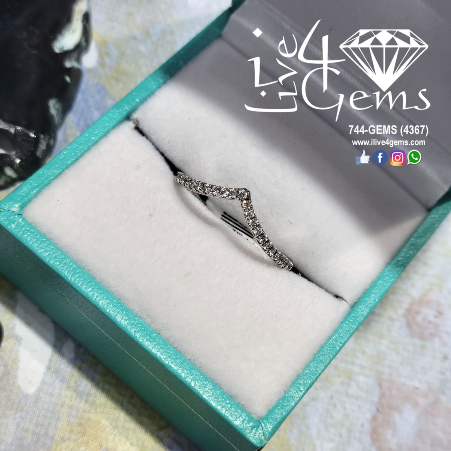 10kt 1/5ctw Diamond V Shape Band, Color: White Gold