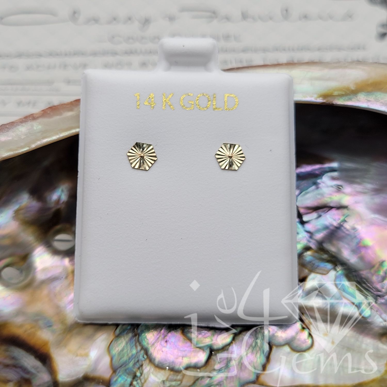 14kty Patterned Hexagon Shaped Stud