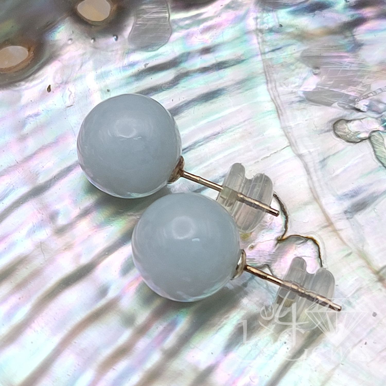 14kt Gold 10mm Light Green Jade Ball Stud