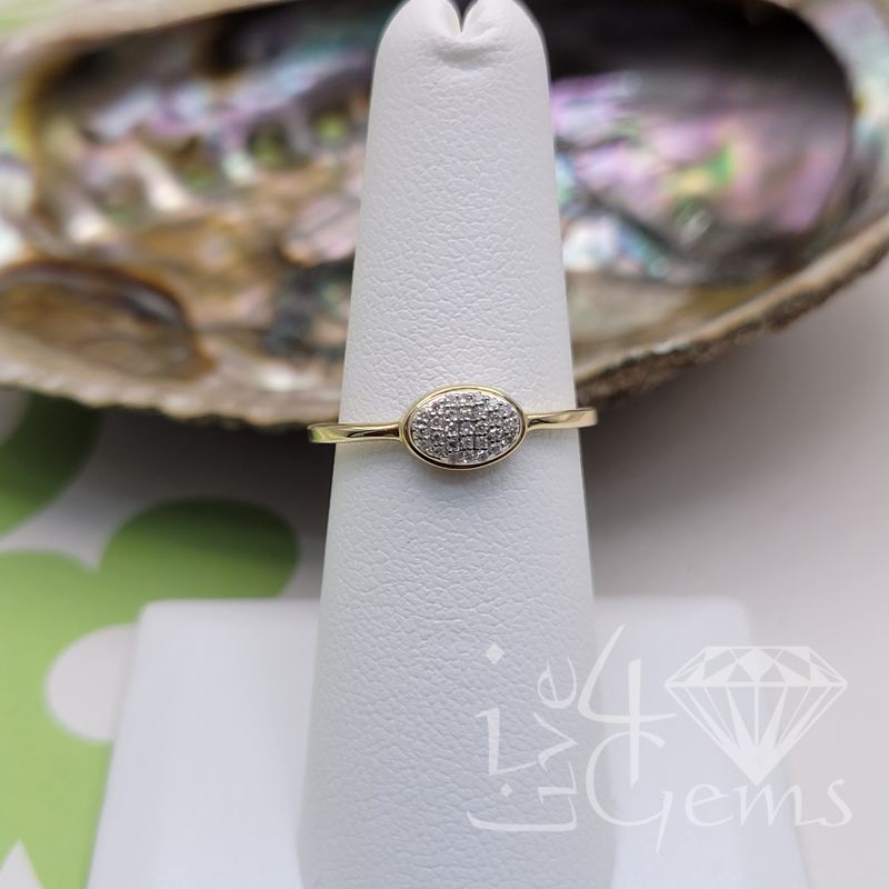 10kty 1/12ctw Dia Oval Cluster Ring