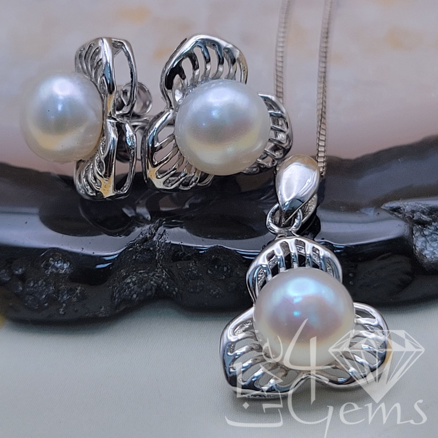 Silver Three Leaf Pearl Set
