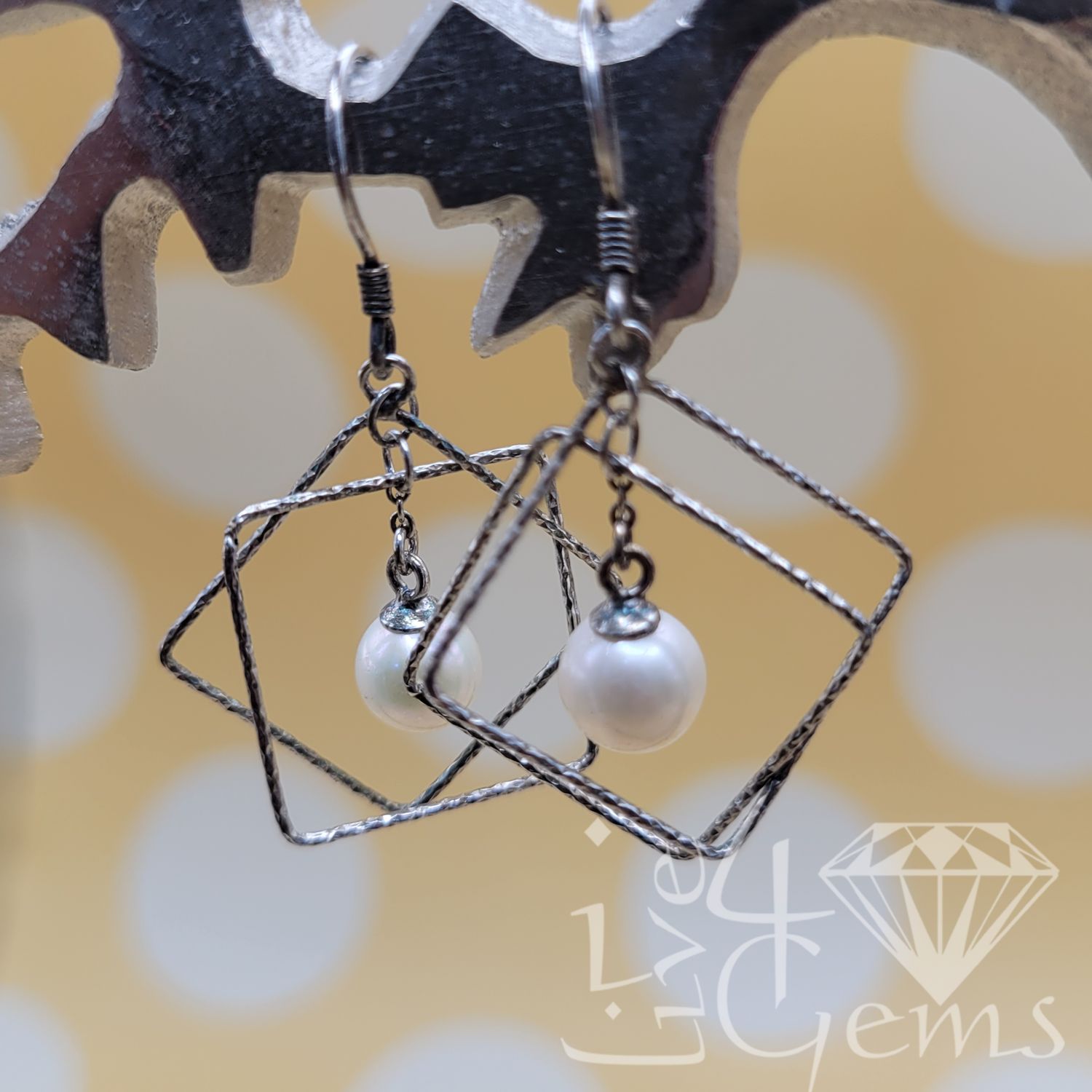 Silver Pearl Dangling Diamond Shaped Earring