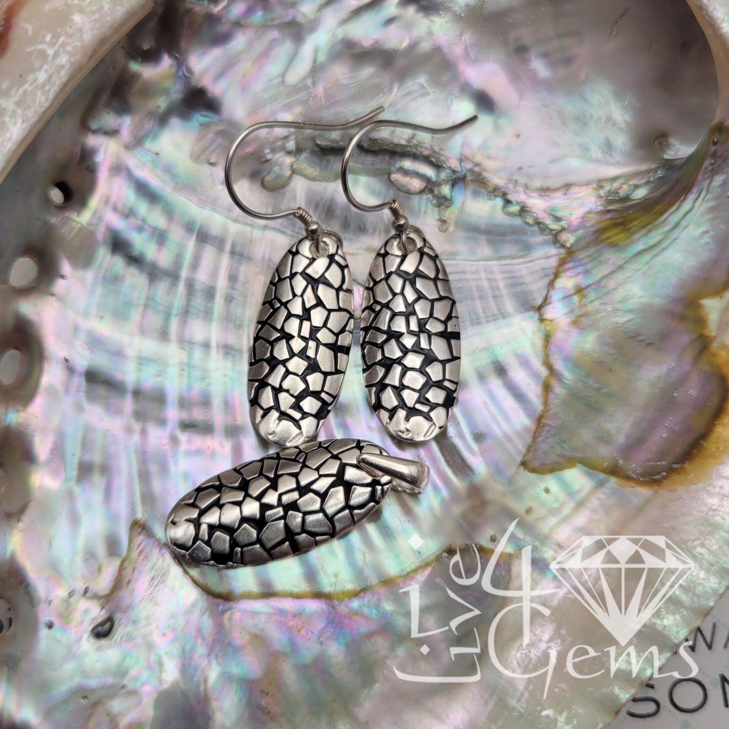 Silver Oval Black and White Pendant Earring Set