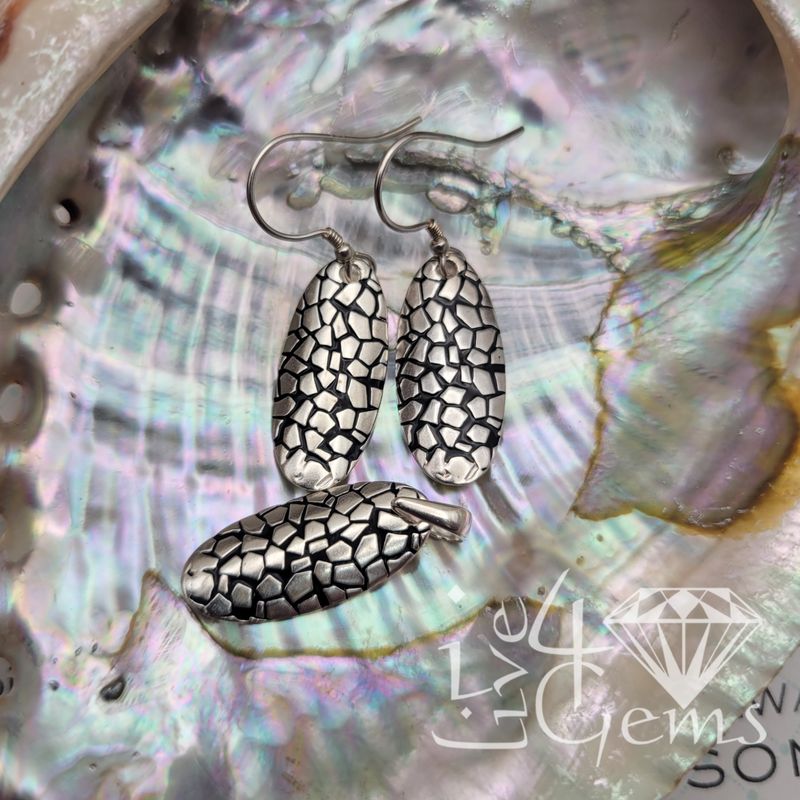 Silver Oval Black and White Pendant Earring Set