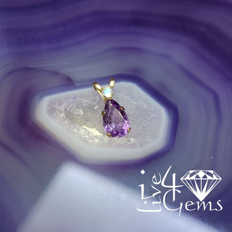 10kt Gold Pear Amethyst and Moonstone 0.7ct Pendant