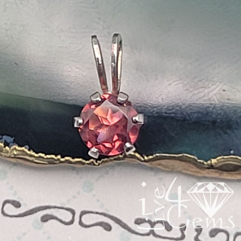 Silver 0.62ct Round Garnet 5mm Pendant