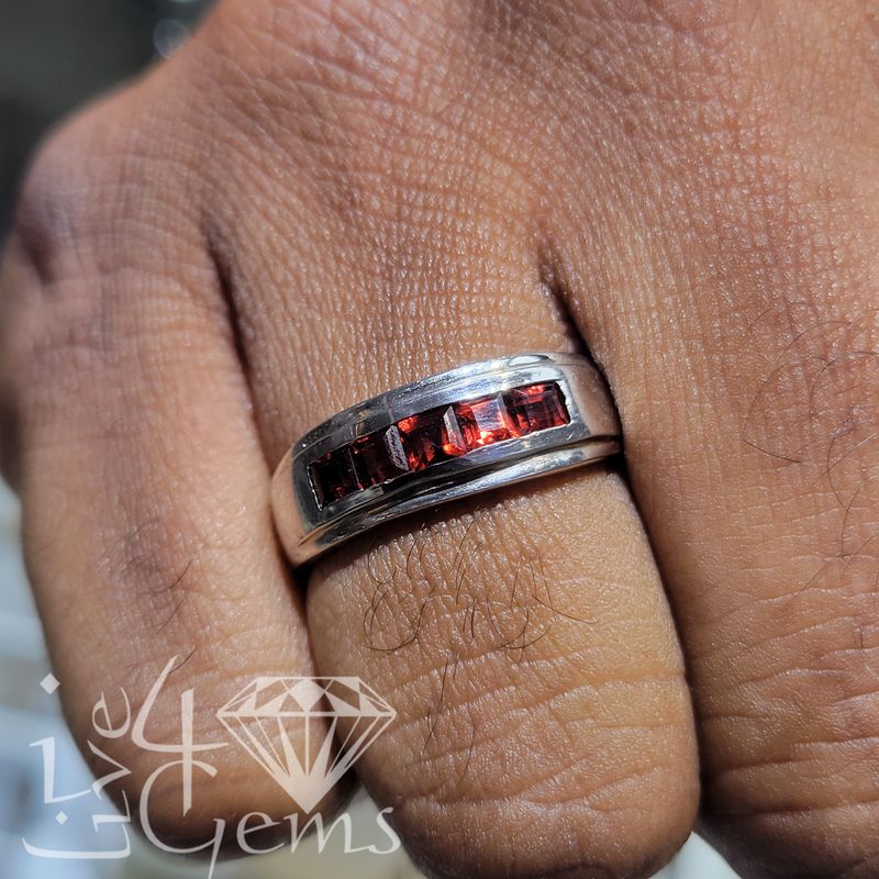 Silver One Row Garnet Men&#39;s Ring