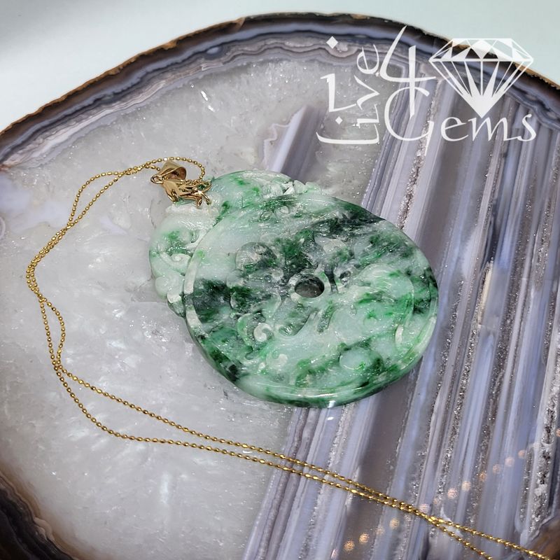 14kt Carved Jade Pendant w Chain