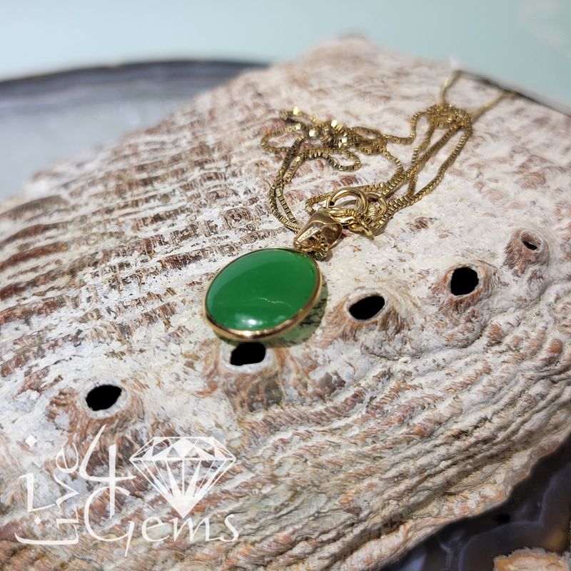 14kt Oval Jade Pendant