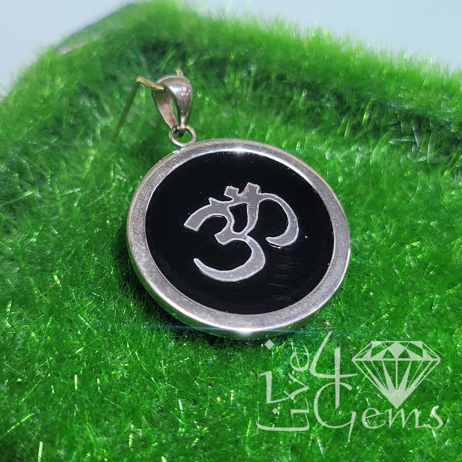 Silver Ohm Pendant/Chain, Gemstone: Black Jade