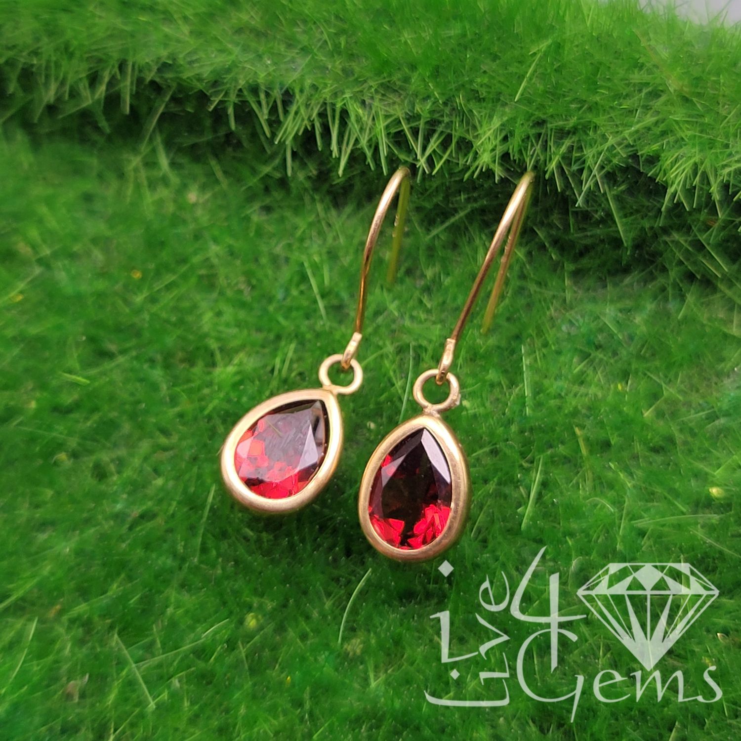 10kt Garnet Tear Drop Hanging Earring