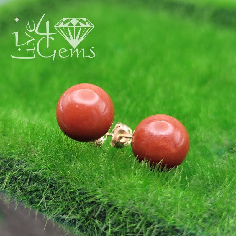 14kt Jade Red Stud