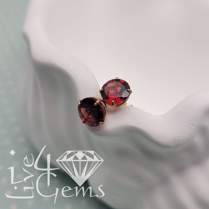 10kt 6mm Gemstone Stud Garnet Yellow Gold