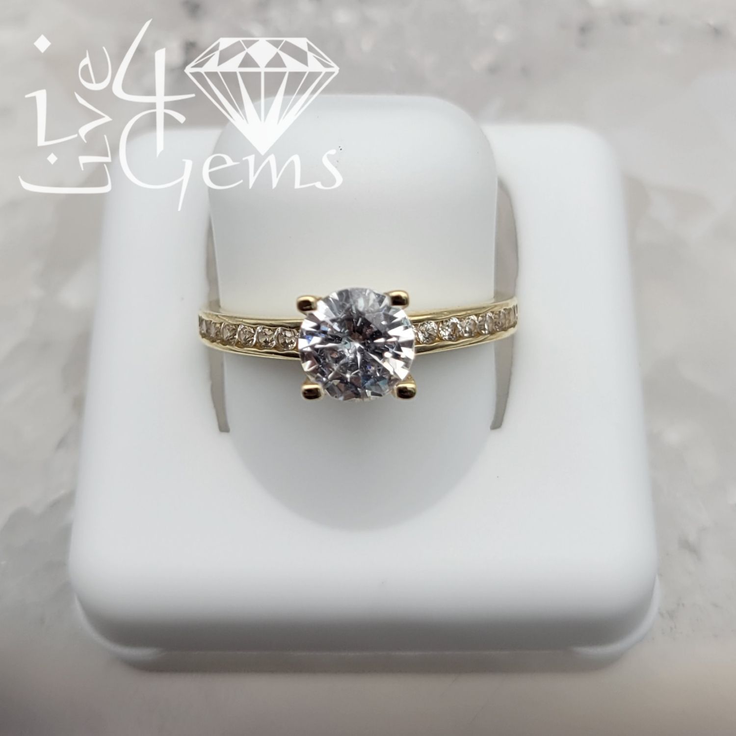 10kty Round Solitaire Single Row CZ Ring