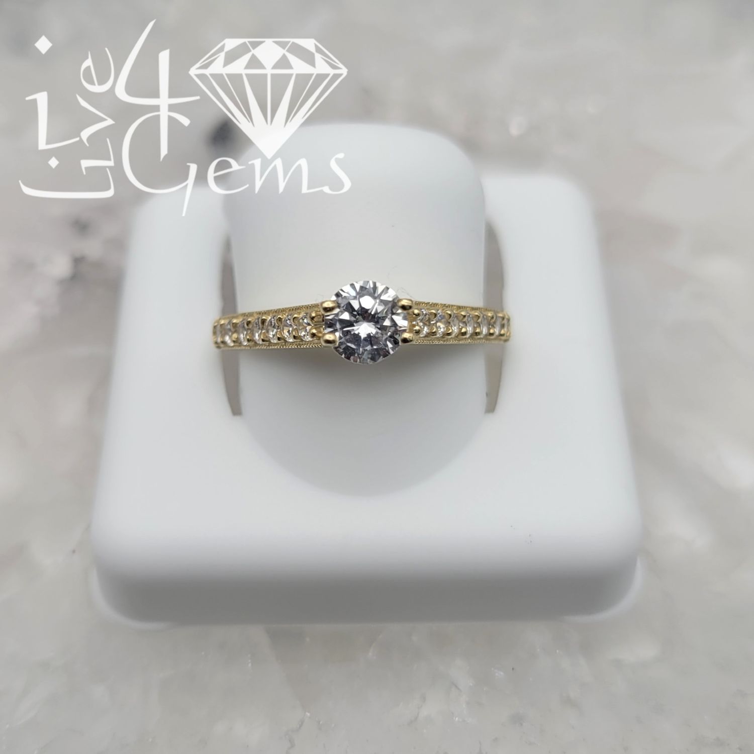 10kty Solitaire Single Row CZ Ring