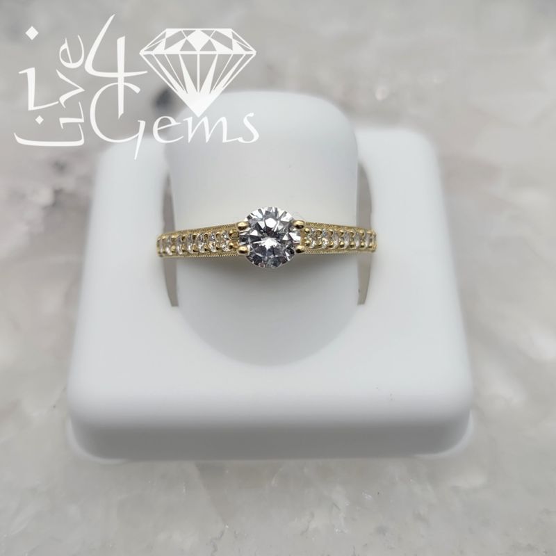 10kty Cz Solitaire Single Row Ring