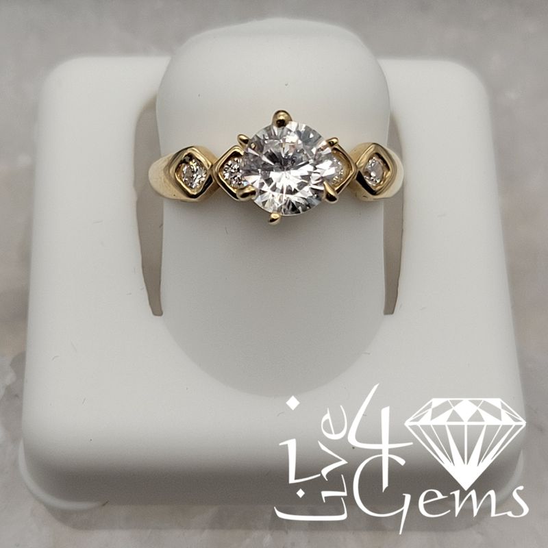 10kty Round Solitaire Diamond Shape Pattern Band CZ Ring