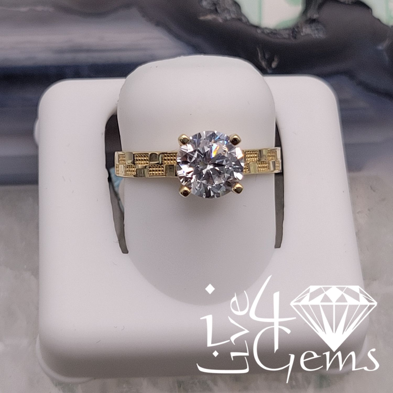 10kty Round Pattern CZ Ring