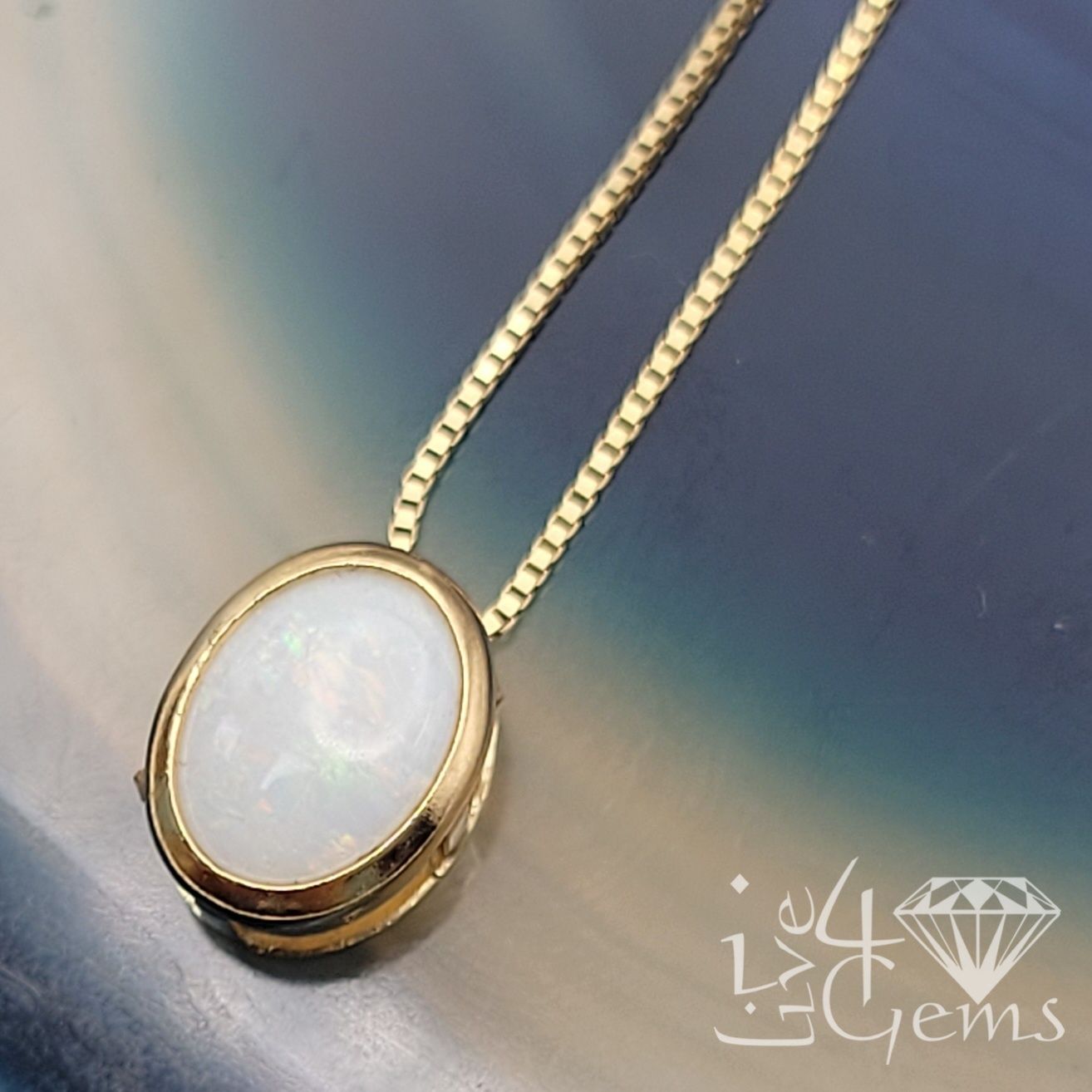 10kt 6mm Opal Pendant w Chain