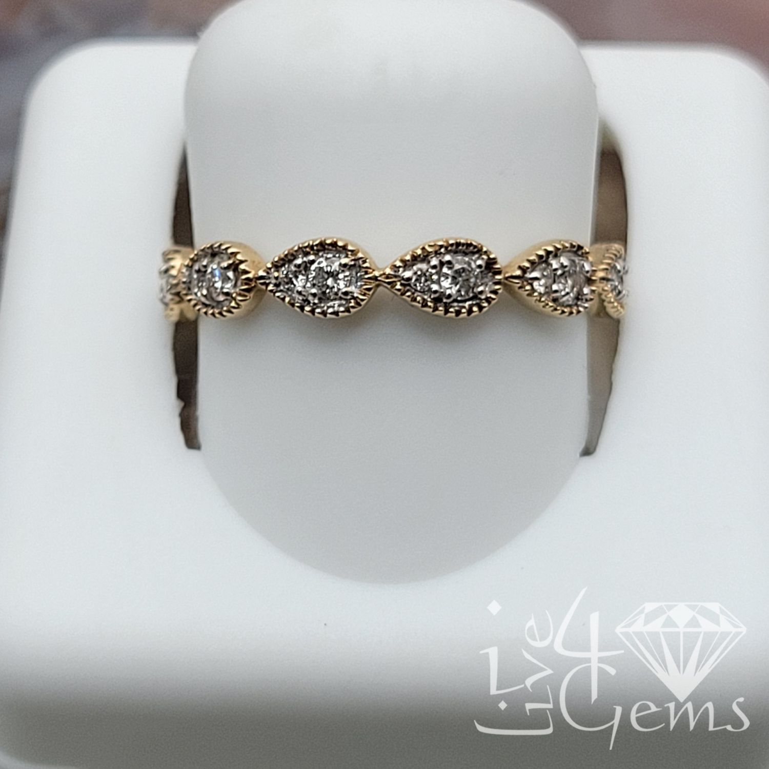 10kt 1/6ctw Diamond Pear Shape Band, Color: White Gold