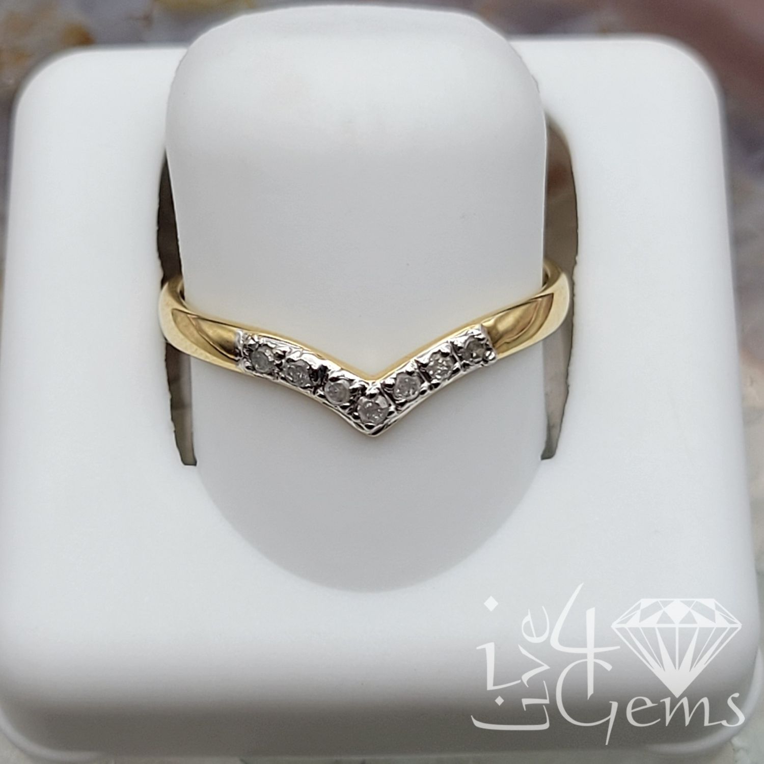 14kty 1/20ctw V Shape Diamond Chevron Band