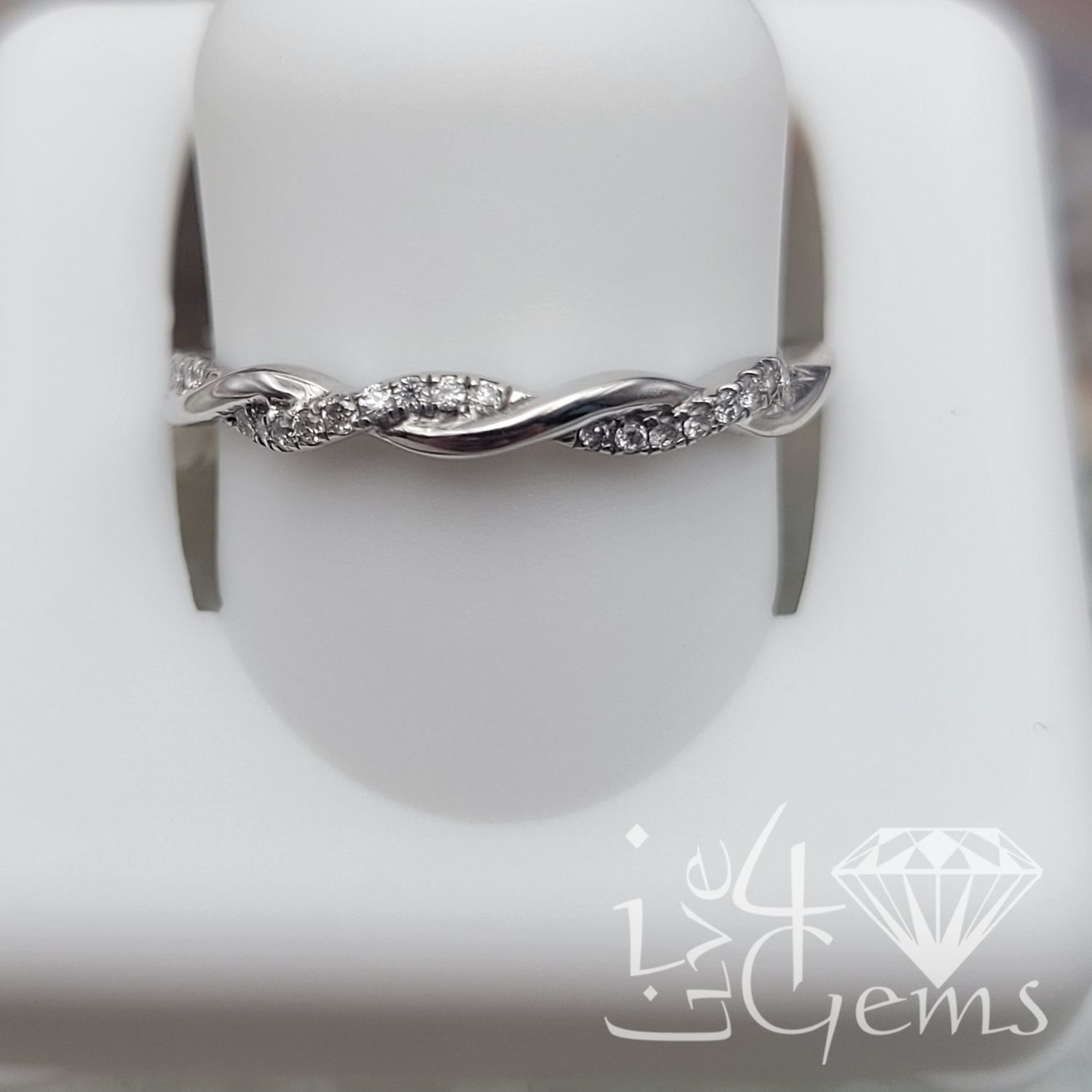 10ktw 1/12 ctw Diamond Twist Stackable Band
