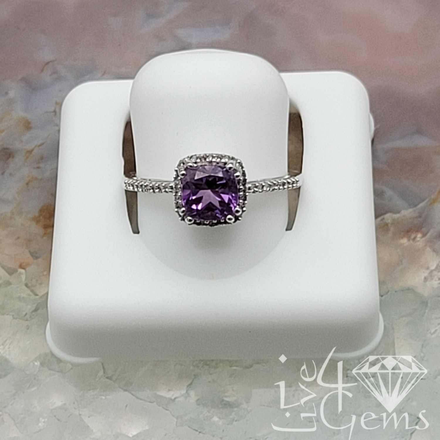 10kt 0.11ctw Diamond Amethyst Cushion Cut Ring