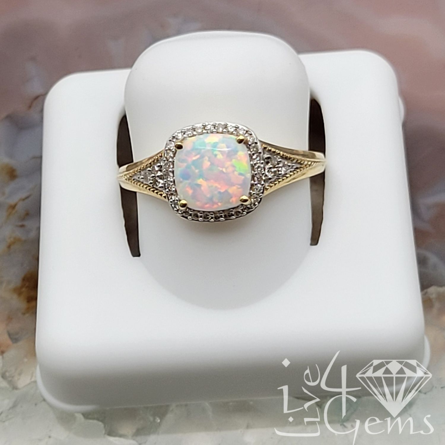 10kty 0.15ctw Diamond Cushion Cut Opal  Ring