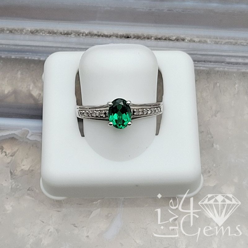 Silver 0.07 Diamond  0.50ct Emerald Ring