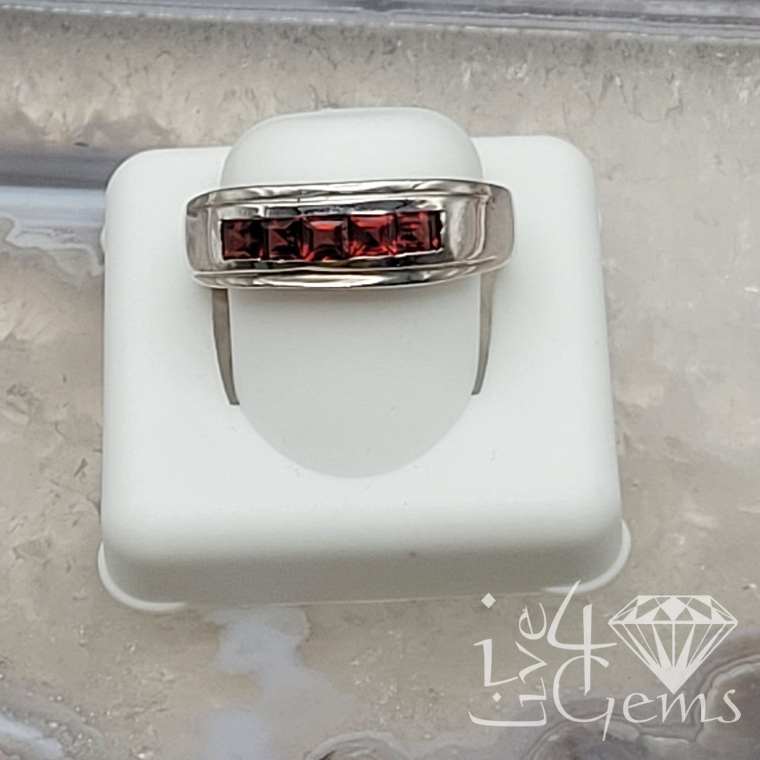 Silver One Row Garnet Men&#39;s Ring