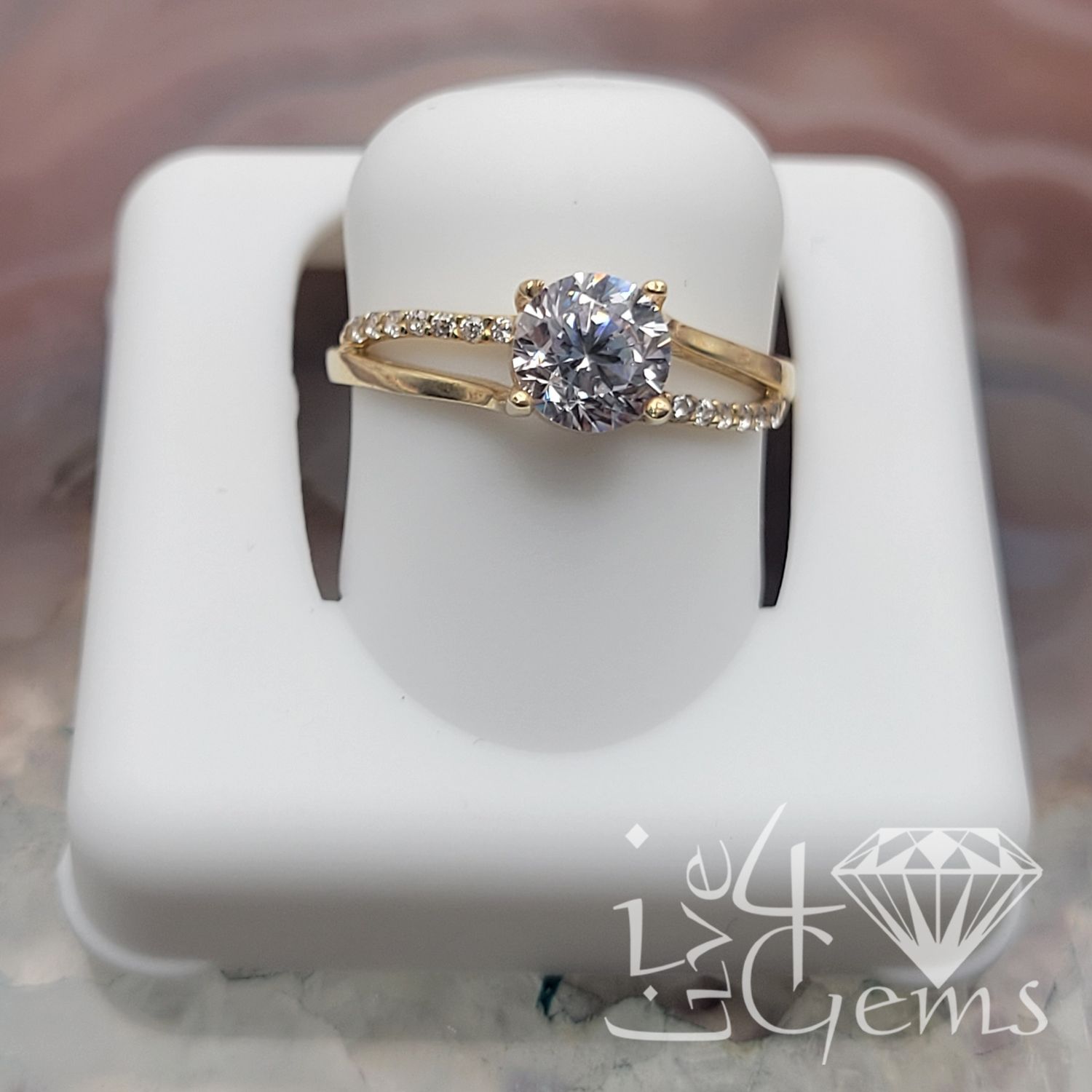 10kt Single CZ Twist Ring