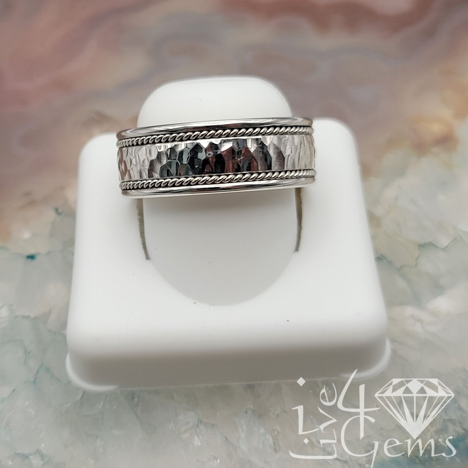 14kt Wh 8mm Hammer Texture Band Size 11