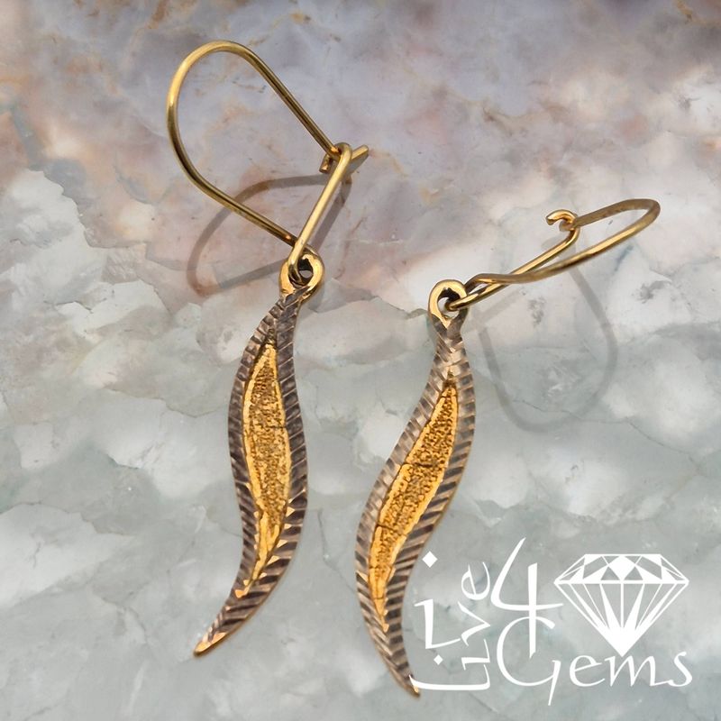 10kt Diamond Cut Leaf Hanging Earring