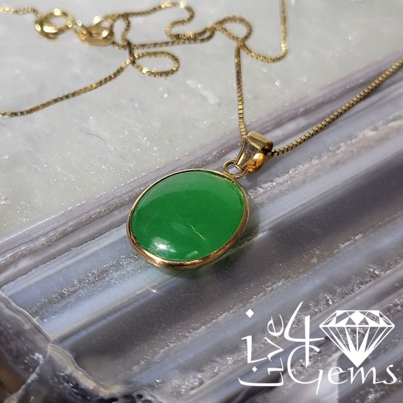 14kt Oval Jade Pendant