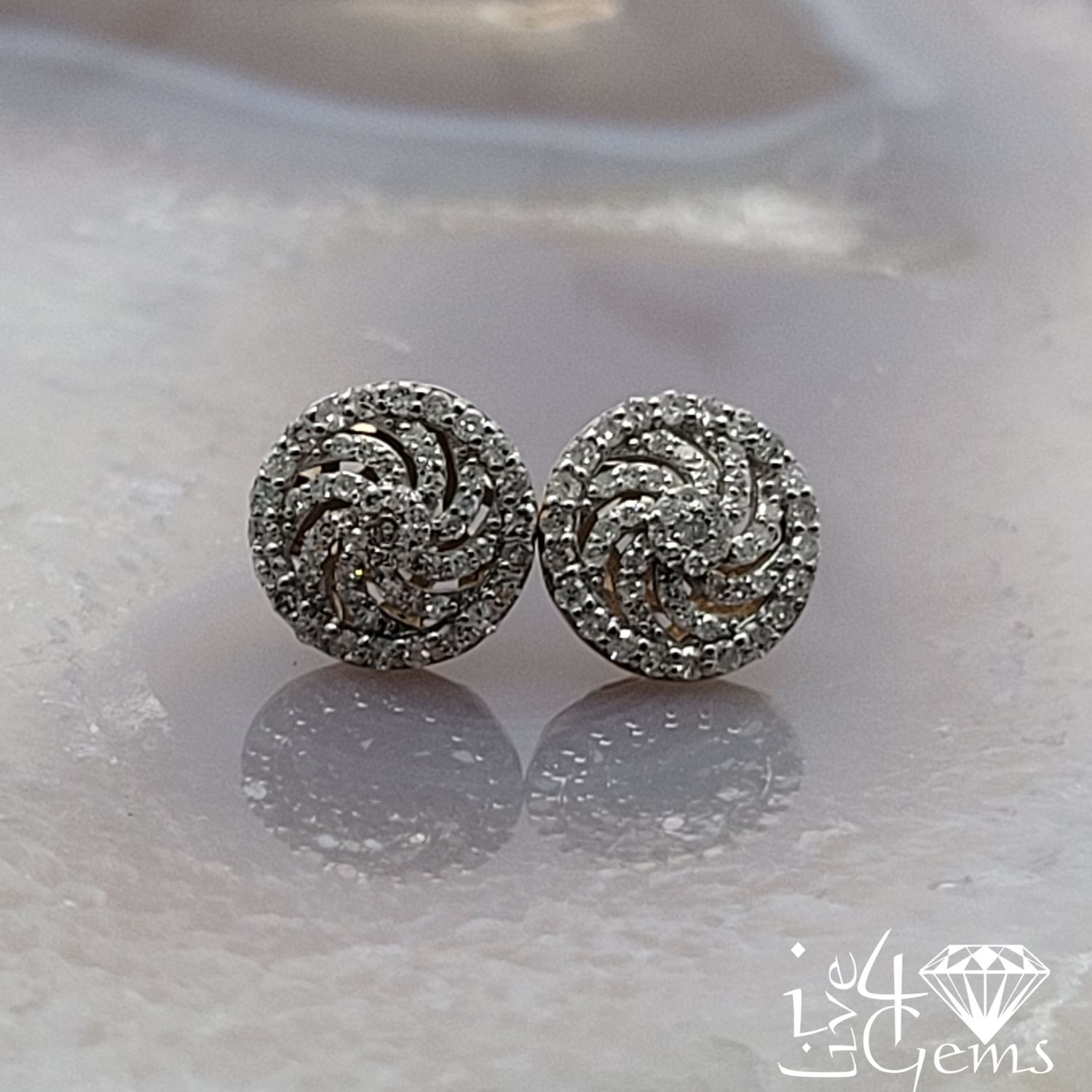 10kty 1/3ctw Dia Flower Stud