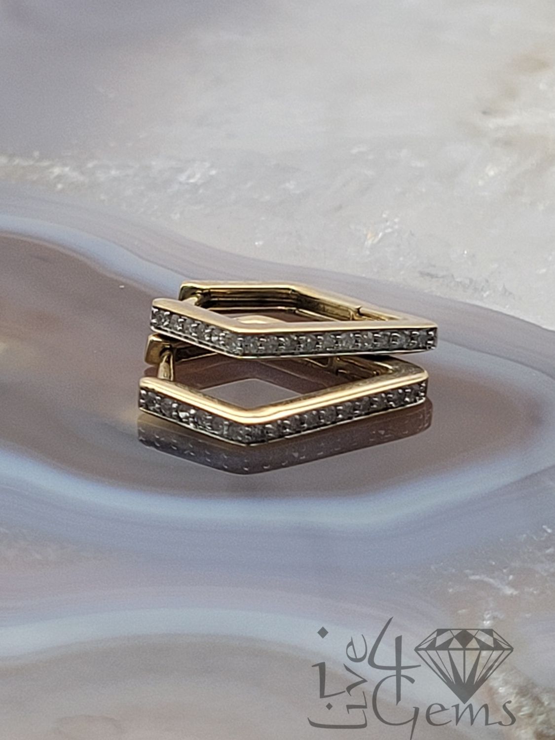 10kty 1/6ctw Dia Diamond Huggie