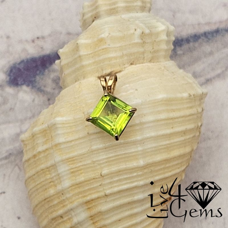 10kt Peridot 6X6mm 1.02ct Pendant