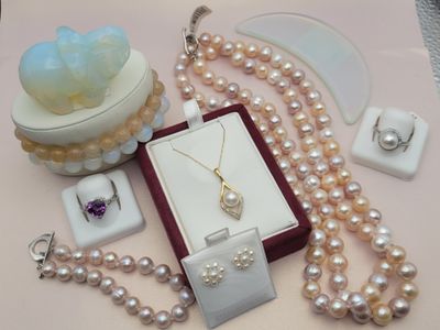 June Birthstone : Pearl , Moonstone , Alexandrite