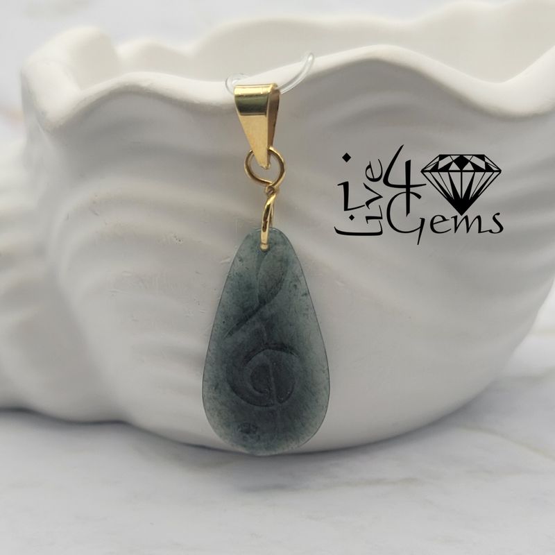 10kty Green Jade Music Note Pendant 2.5cm
