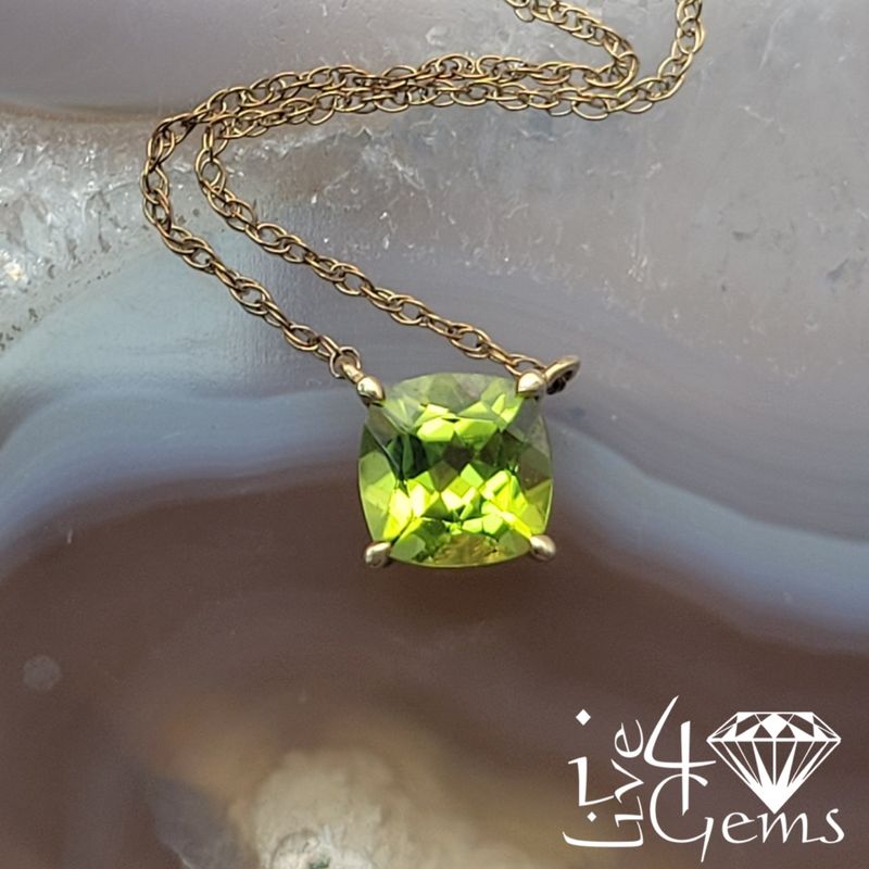 10kty Cushion 7mm Peridot Pend/Chain