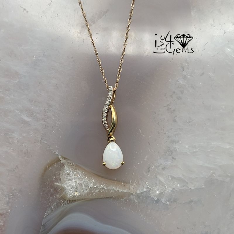 10kt Dia Opal Twist Pendant/Chain
