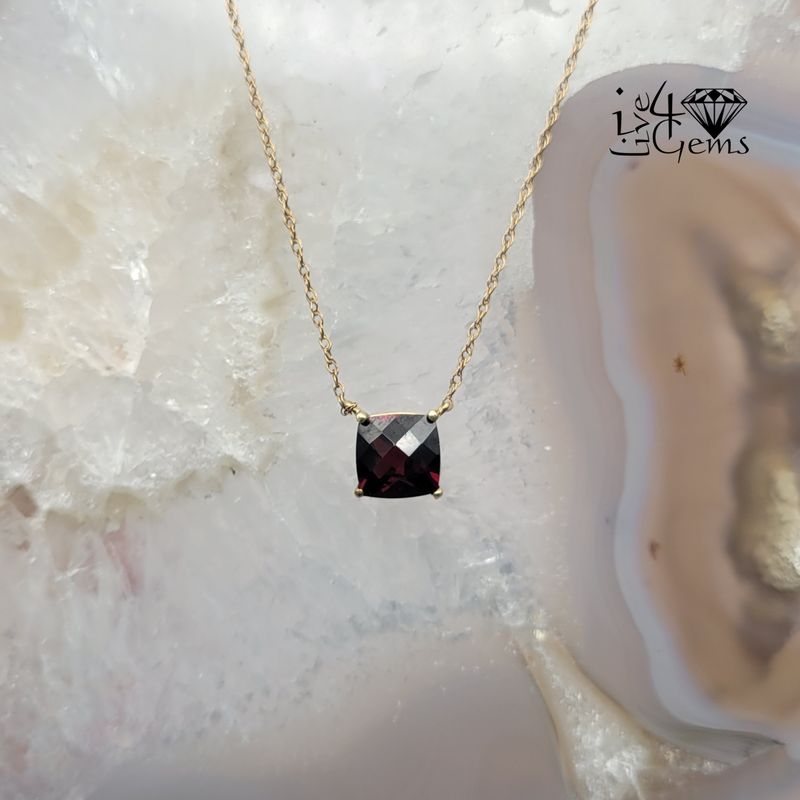 10kty Cushion Cut 8mm Pendant/Chain Garnet